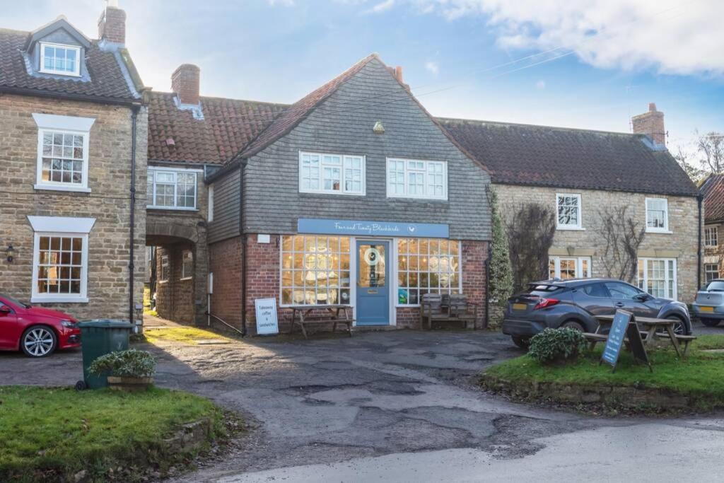Dene Cottage, Welburn Exterior photo